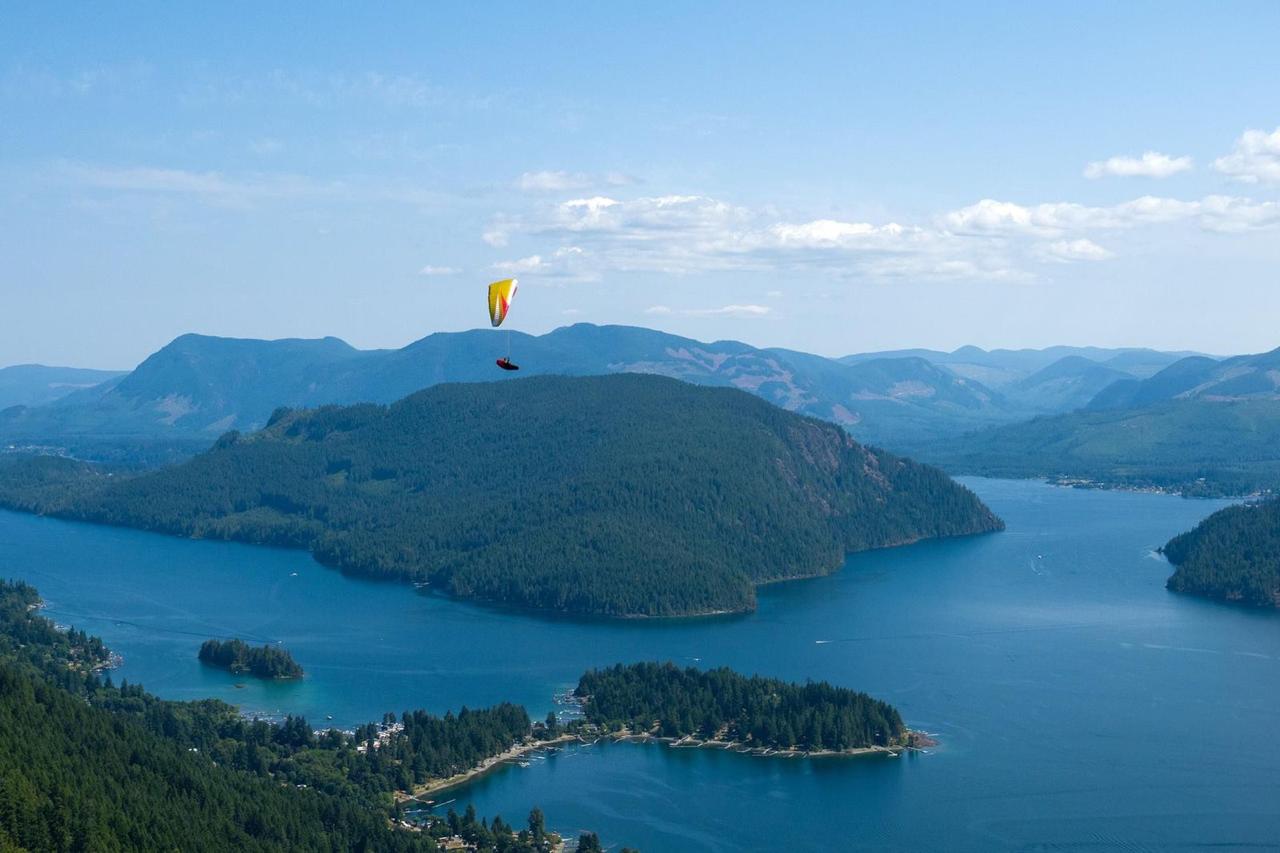 SAR Team in front a recue vehicle